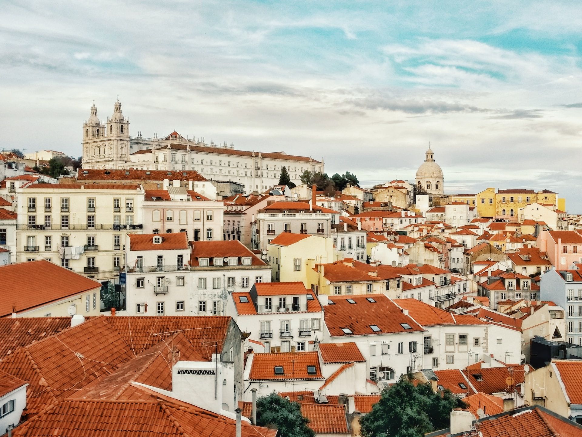 Piękna dzielnica Alfama w Lizbonie, Portugalia