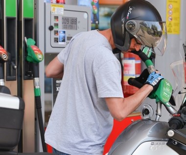 Częsty błąd na stacji benzynowej - kierujący dla wygody sporo ryzykują
