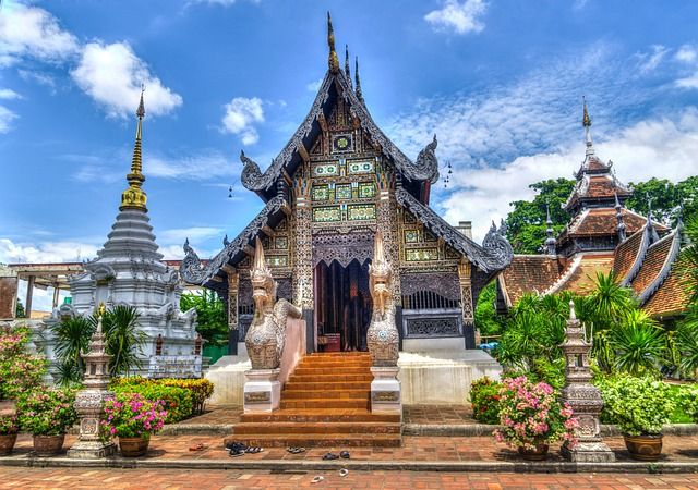 Wat Lok Moli, świątynia buddyjska w Chiang Mai, Tajlandia