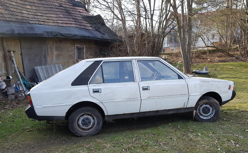 FSO Polonez z 1983 roku tuż po wyciągnięciu z szopy pod Krakowem