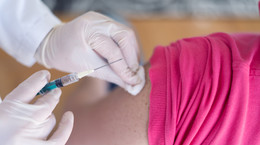 Po śmierci 49-latki Austria wstrzymuje szczepienia z użyciem preparatu AstraZeneca