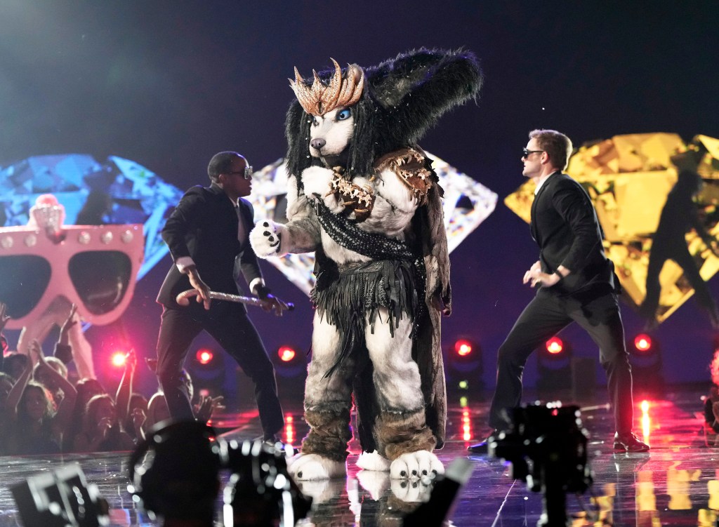 THE MASKED SINGER: Husky w odcinku „Elton John Night” programu THE MASKED SINGER wyemitowanego w środę, 18 października (20:00–21:02 ET/PT) w stacji FOX.  CR: Trae Patton / FOX.  ©2023 FOX Media LLC.