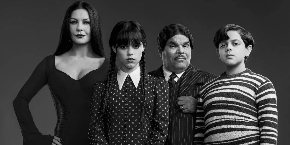 Rodzina Addamsów (Morticia, Wednesday, Gomez i Puglsey) pozują w środę