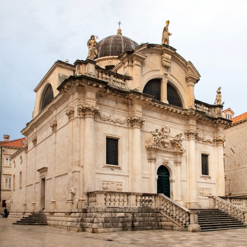 Widok na stare miasto z barokowym budynkiem kościoła św. Blaise'a Dubrownik, Chorwacja