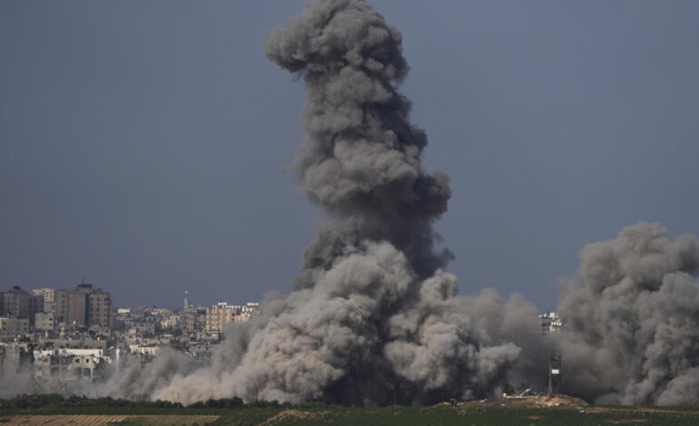 Naloty uderzyły w Gazę, po tym jak Izrael twierdzi, że nie planuje kontrolować życia w Gazie po zniszczeniu Hamasu
