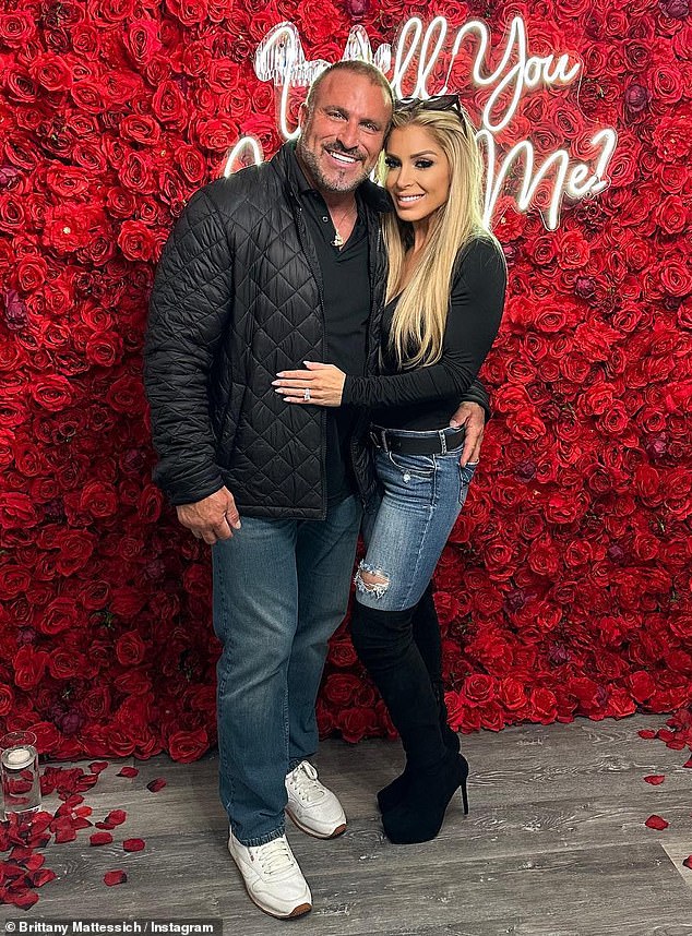 Zaręczeni: Gwiazda Real Housewives of New Jersey Frank Catania (58 l.) jest teraz zaręczony ze swoją długoletnią dziewczyną Brittany Mattessich (34 l.)