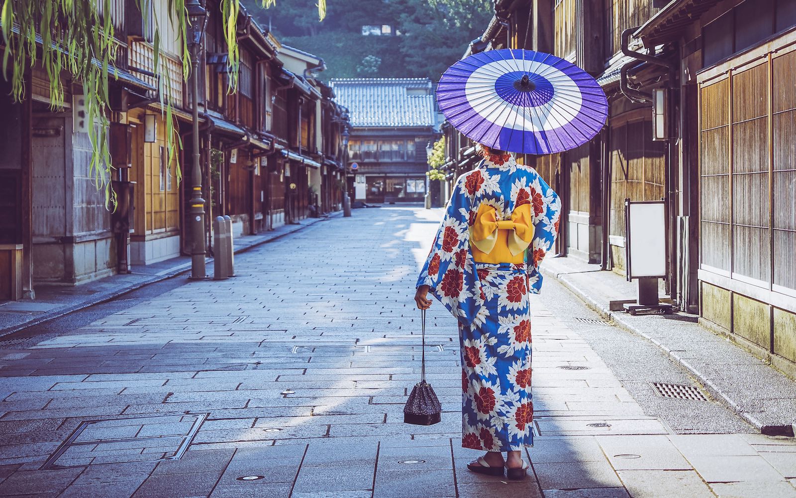 iStock-bee32-kanazawa-higashi-chaya-yukata-lato.jpg