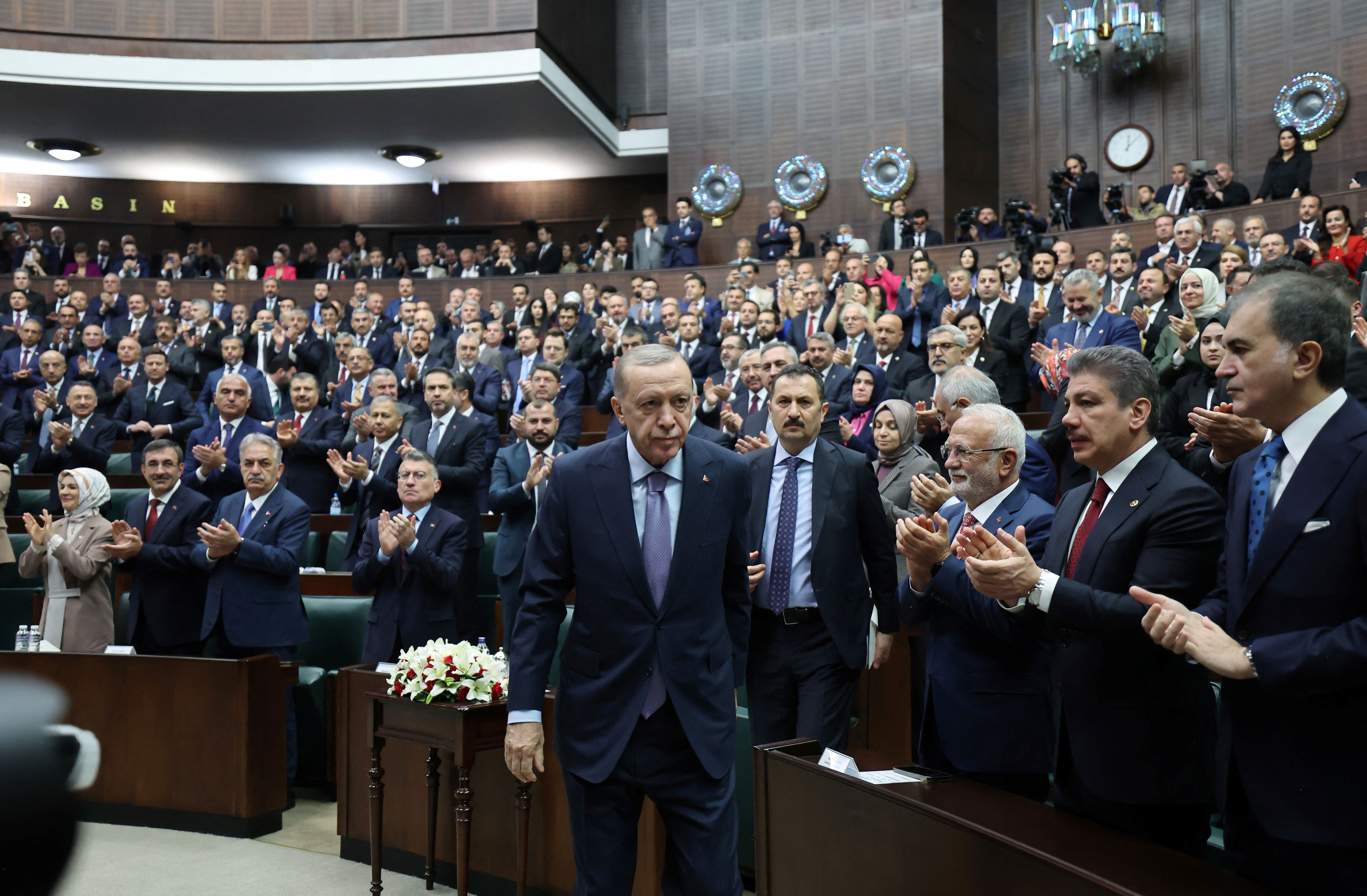 Prezydent Turcji Tayyip Erdogan uczestniczy w spotkaniu w parlamencie w Ankarze