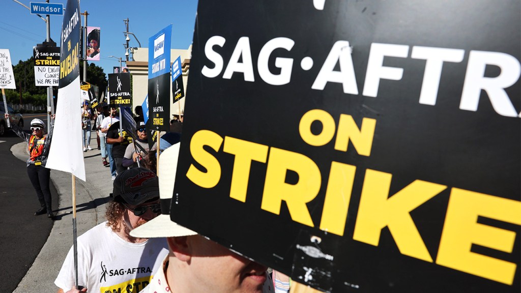 Strajkujący członkowie SAG-AFTRA