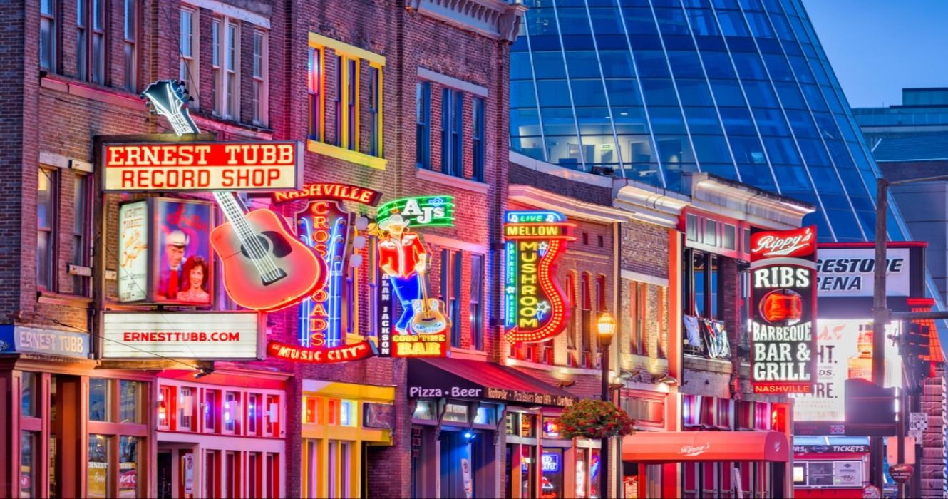 Honky-tonks na Lower Broadway w Nashville, Tennessee, USA