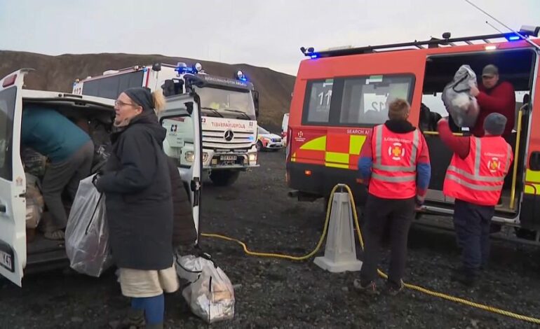 Ostrzeżenie przed wulkanem na Islandii: Ewakuowani mieszkańcy mogli wrócić do domu na pięć minut, podniesiono alert lotniczy