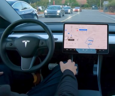 Tesla przyłapana na oszustwie - jej auta wcale nie jeżdżą same