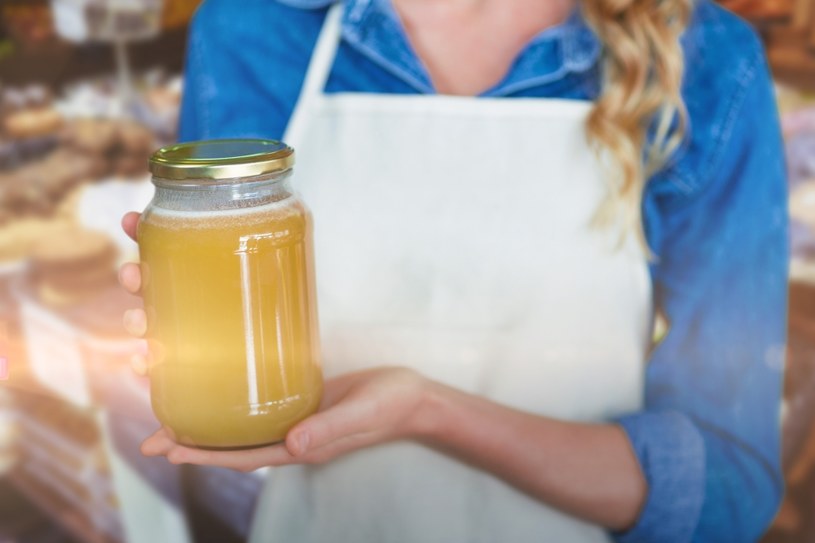 Miód fasolowy ma ciekawy smak i aromat. Sprawdzi się nie tylko w okresie jesienno-zimowym /123RF/PICSEL