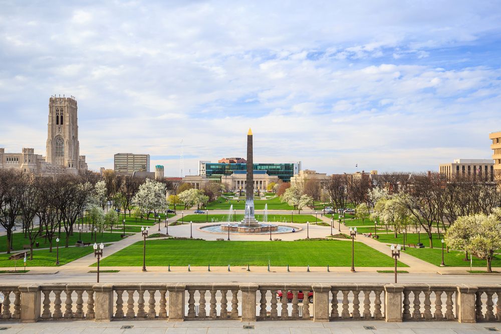 Indiana Veterans Memorial Plaza w centrum Indianapolis, Indiana, USA