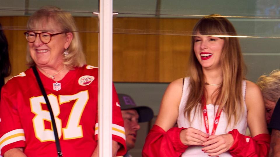 Sportowa czerwona kurtka NFL Taylor Swift pasująca do drużyny Kansas City Chiefs
