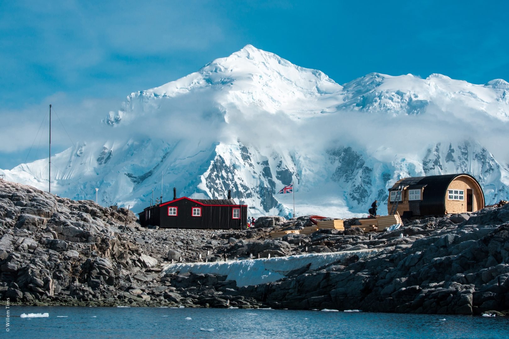 Port Lockroy, stacja badawcza na północno-zachodnim brzegu wyspy Wiencke w Archipelagu Palmera na Antarktydzie