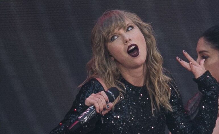 Pisanki wskazujące, że Taylor Swift w następnej kolejności porzuci „reputację”.