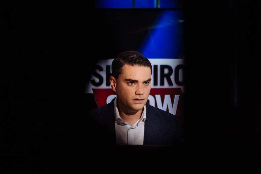 LOS ANGELES, Kalifornia, 26 września: Konserwatywny komentator polityczny, pisarz i prawnik Ben Shapiro podczas przerwy w kręceniu swojego programu The Ben Shapiro Show, 26 września 2018 r. w Los Angles, Kalifornia (zdjęcie: Jessica Pons/For The Washington Post za pośrednictwem Getty Images)