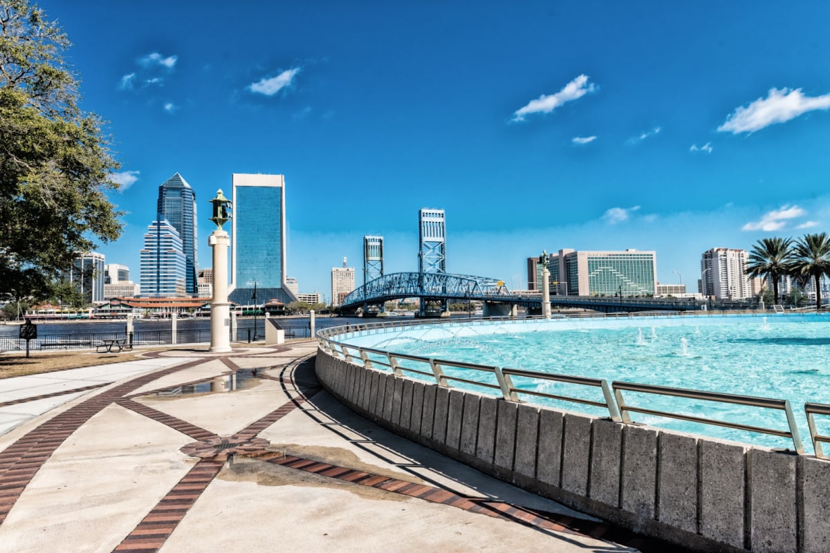 Panoramę i fontannę Jacksonville na Florydzie