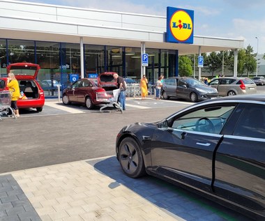 Zmiany na kolejnych parkingach Lidla. Kierowców czeka niespodzianka