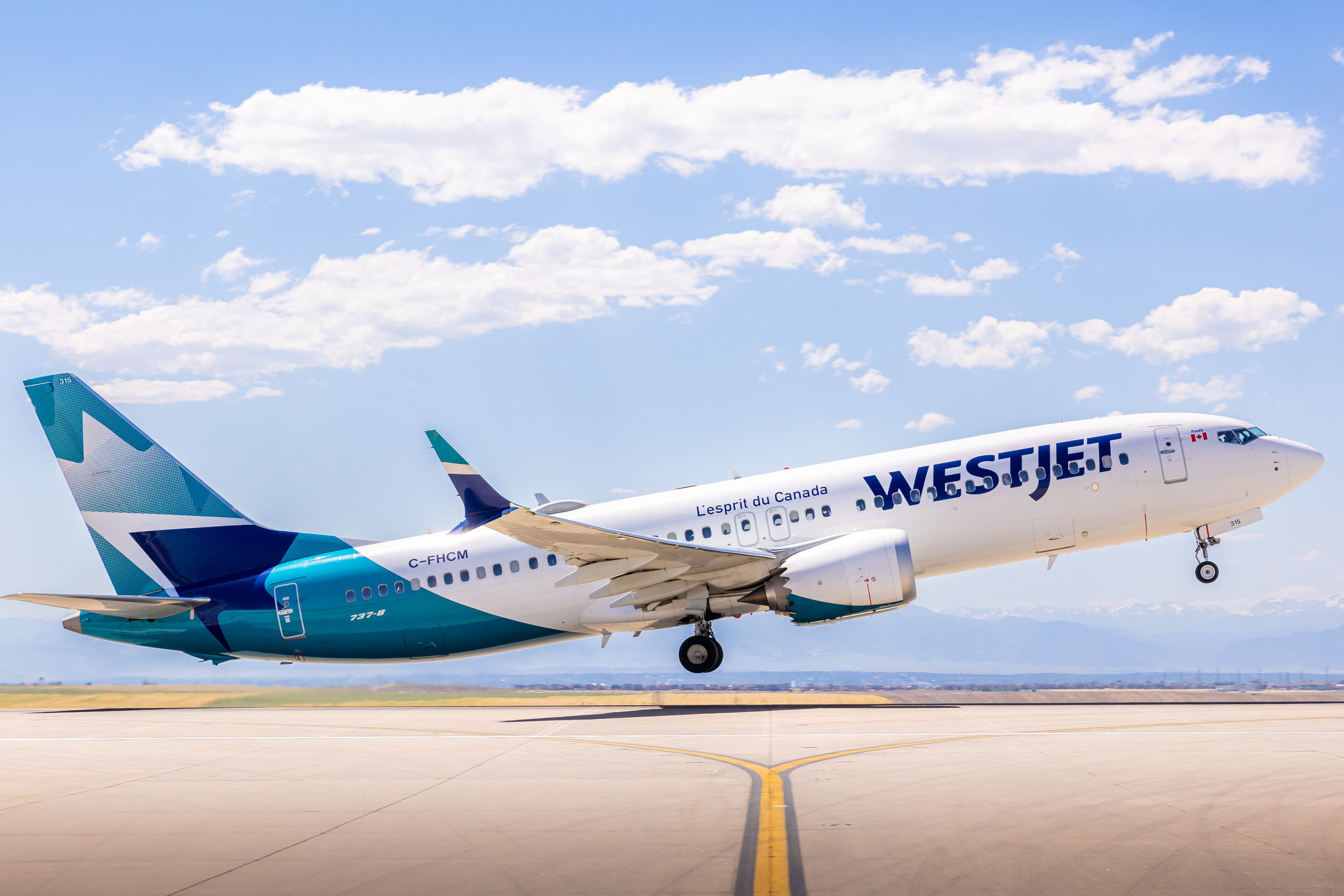 Startujący Boeing 737-8 WestJet.