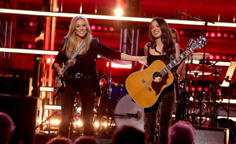 Sheryl Crow, Willie Nelson i inni wprowadzeni do Rock & Roll Hall of Fame, Carrie Underwood składa hołd George’owi Michaelowi