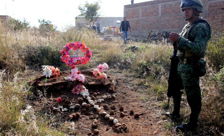 Widziano psy skubające części ludzkiego ciała w prawdopodobnie tajnym miejscu pochówku w Meksyku