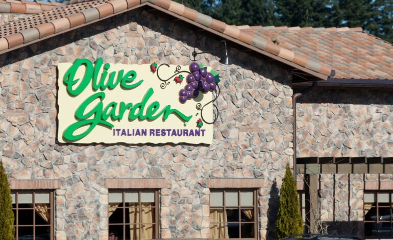 Kiedy moja kariera utknęła w martwym punkcie, dostałem pracę w Olive Garden.  Byłem zszokowany tym, czego tam doświadczyłem.
