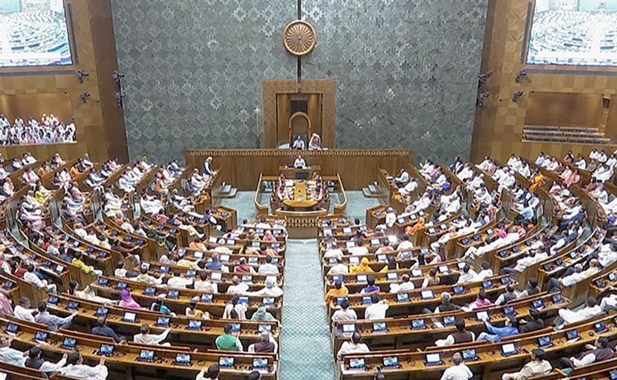 15 posłów opozycji zawieszonych w Lok Sabha za zakłócanie obrad Izby
