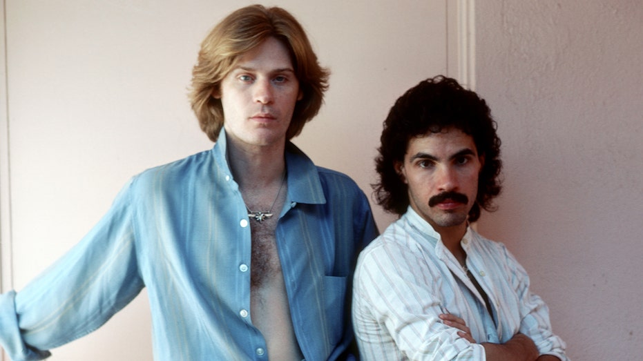 Daryl Hall i John Oates pozują do portretu