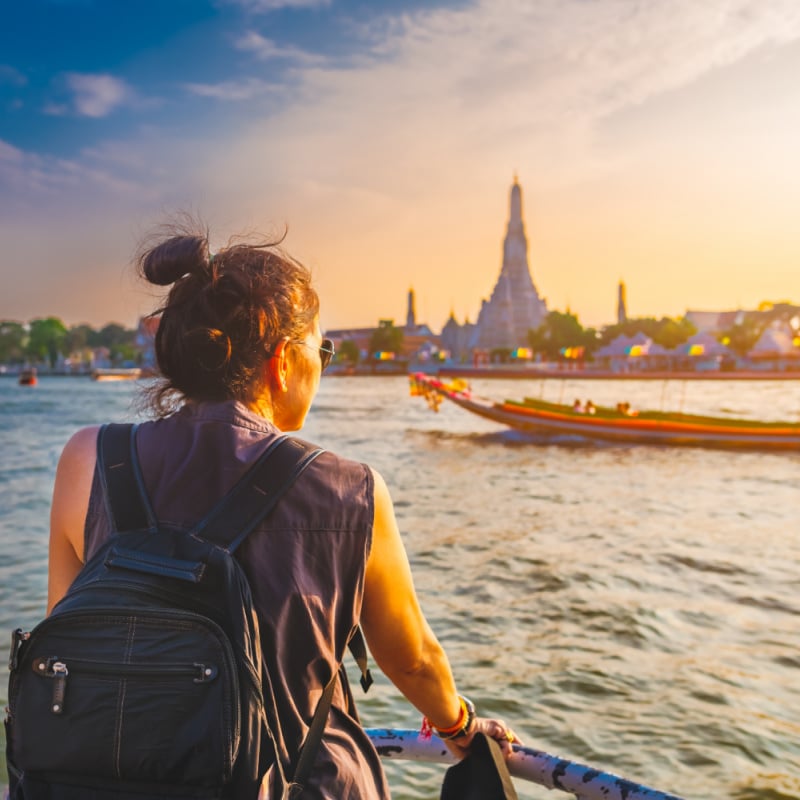 turysta nad rzeką Bangkok