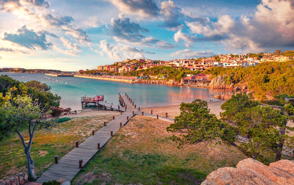 Atrakcyjny wieczorny widok na Porto Cervo, Włochy