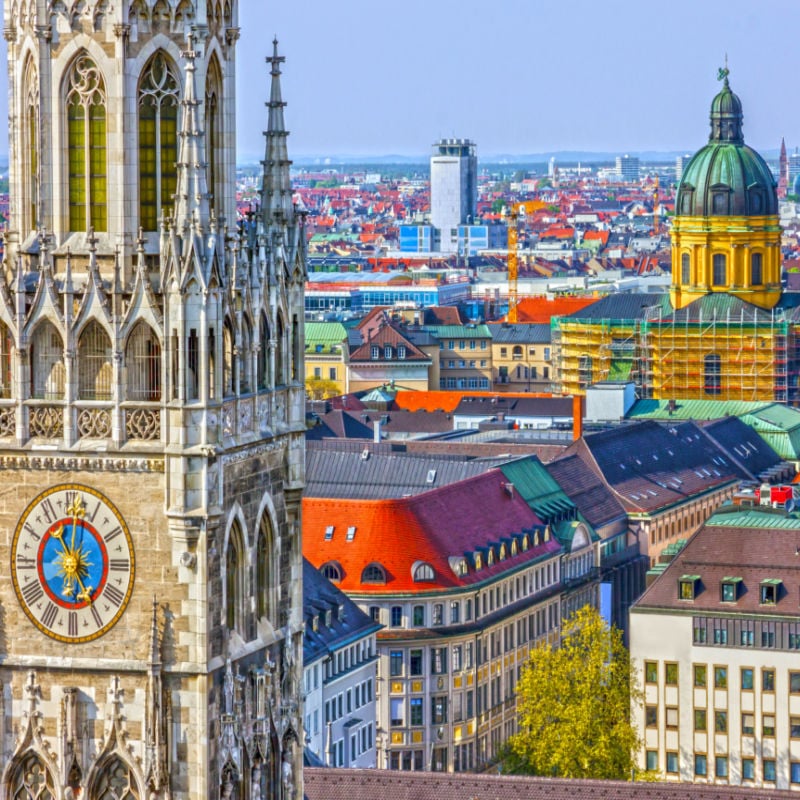 Monachium, Niemcy, Bawaria.  Architektura ratusza na Marienplatz