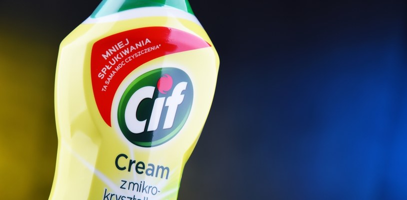 Popularne mleczko do czyszczenia to produkt firmy Unilever /123RF/PICSEL