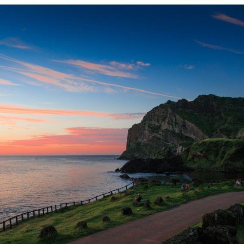 Odwiedzasz wyspę Jeju?  Oto 7 wspaniałych miejsc do zwiedzania w ulubionym celu podróży Jungkooka