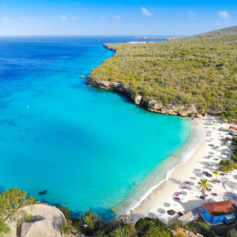 Dron z widokiem z góry na plażę Kenepa Curaçao Willemstad