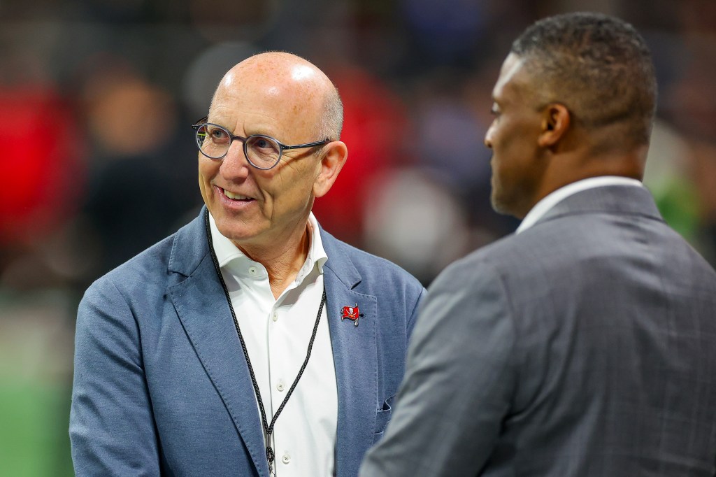 Joel Glazer jest także właścicielem drużyny Tampa Bay Buccaneers z drużyny NFL.