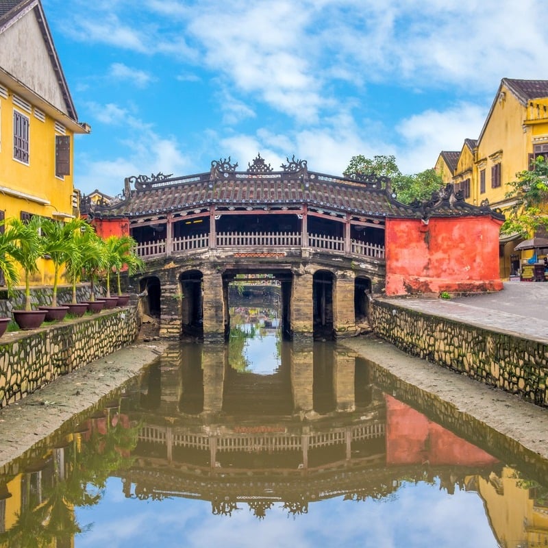 Japoński kryty most, zabytek z XVI wieku na starym mieście Hoi An, Wietnam, Azja Południowo-Wschodnia