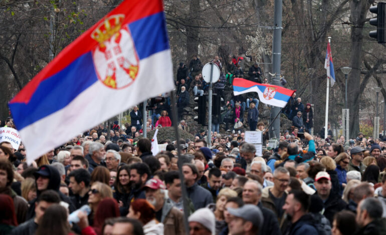 Serbska opozycja maszeruje w Belgradzie w związku z trwającymi protestami przeciwko nieprawidłowościom podczas wyborów