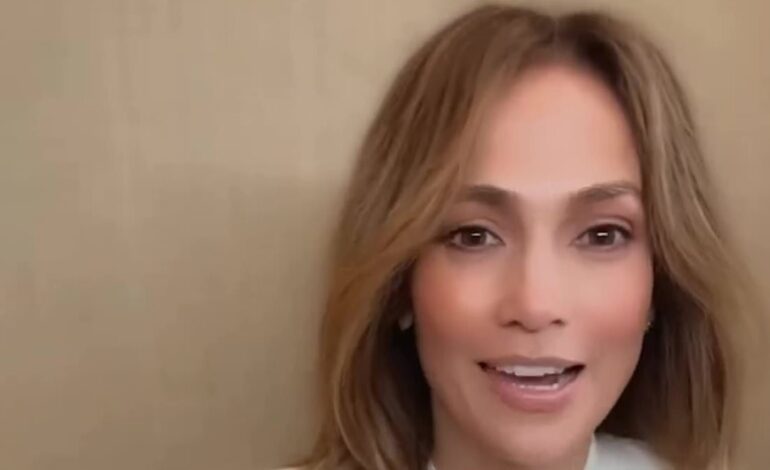 Jennifer Lopez żartuje, że stoi przed wyzwaniami technologicznymi, próbując zapisać swój nadchodzący singiel w Spotify