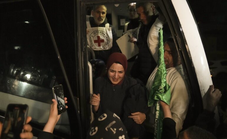 Rozejm w Gazie przedłużono w ostatniej chwili, gdy rozmowy na temat malejącej liczby jeńców Hamasu zaostrzają się