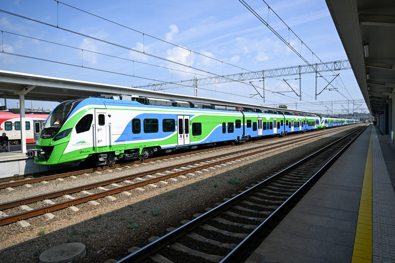 Przekazanie nowych pociągów wyprodukowanych przez NEWAG S.A. dla województwa podkarpackiego do obsługi tras regionalnych. Zdjęcie z września 2023