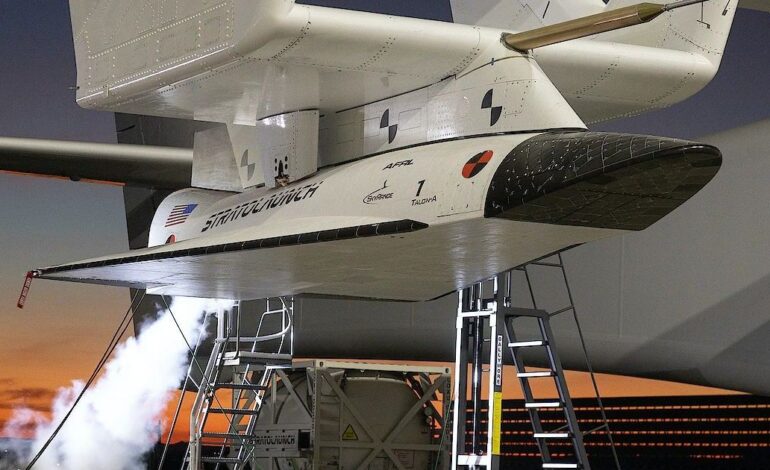 Największy samolot świata odbył lot z pojazdem hipersonicznym
