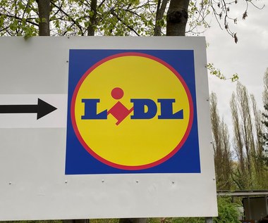 Lidl postawił w sklepach nietypowe automaty. Klienci już wyciągnęli z nich 100 tys. zł