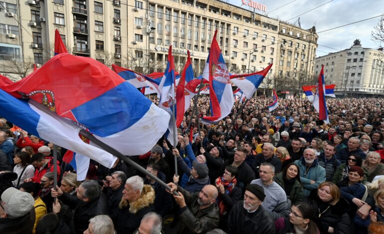 Tysiące protestują w Serbii pod zarzutem fałszowania wyborów przez partię rządzącą |  Wiadomości o wyborach
