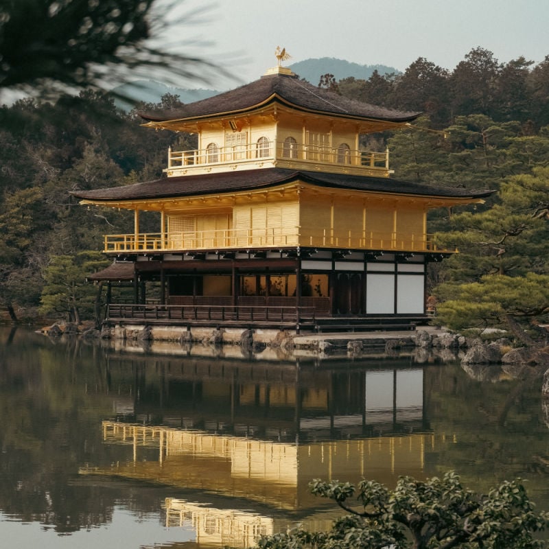 Złota Świątynia Kinkakuji w Kioto w Japonii