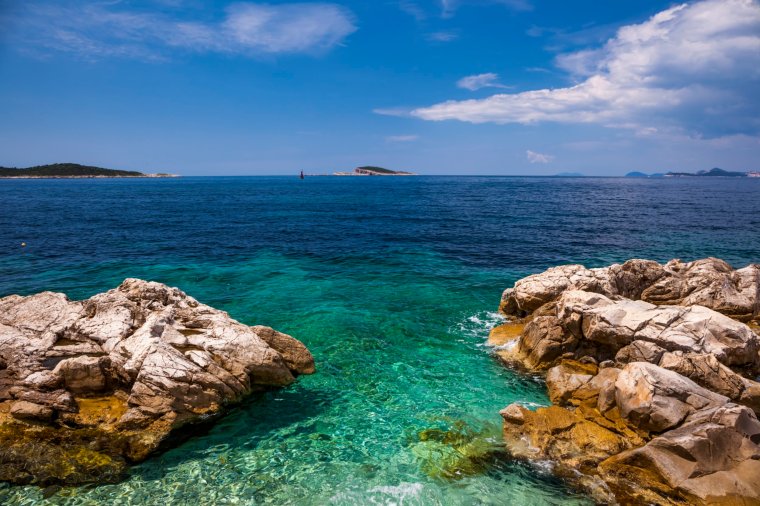 Morze Adriatyckie w Cavta, Południowa Dalmacja, Chorwacja