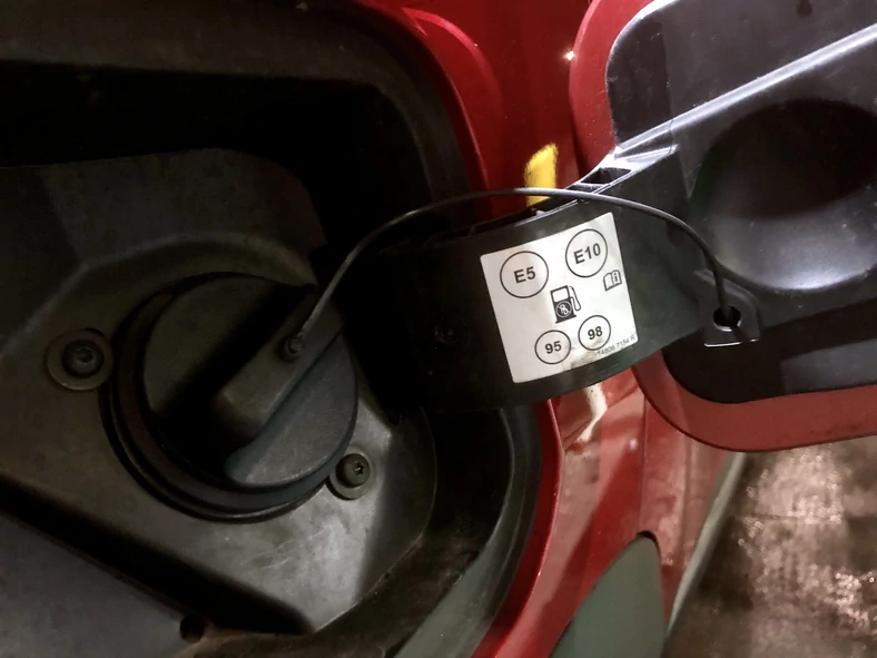 Informacje na klapce wlewu paliwa