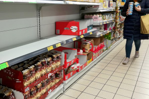 Ten produkt ma wielu przeciwników, ale i tak znika z półek w kilka minut. Oto zdjęcia z Lidla