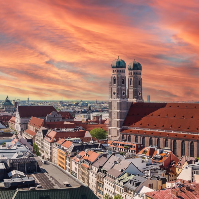 panoramę Monachium o zachodzie słońca widok z lotu ptaka w Niemczech